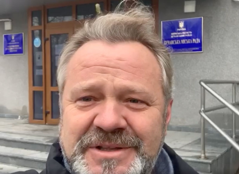 Varför ställer inga journalister de självklara frågorna?