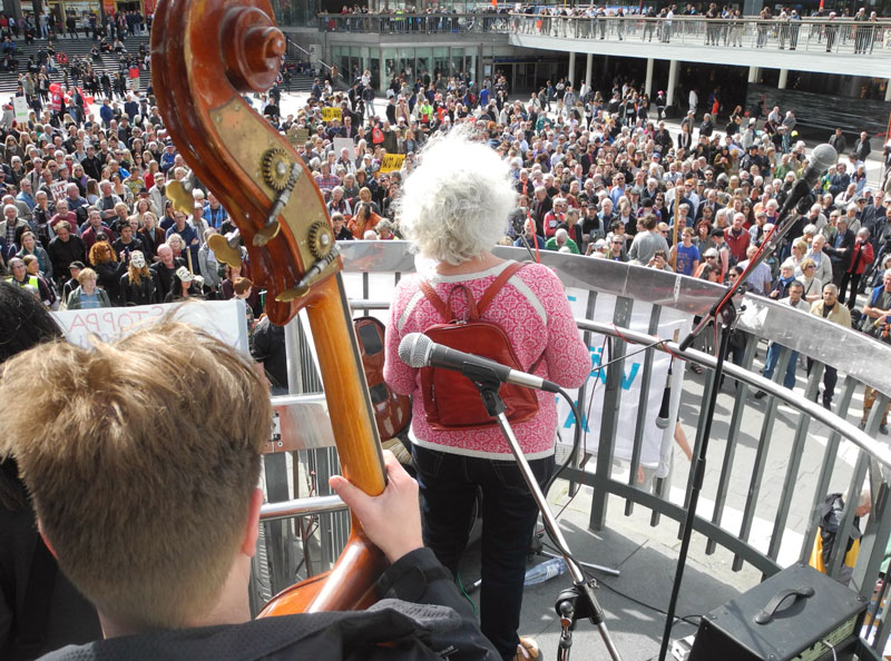 Folkliga protester, det enda som återstår